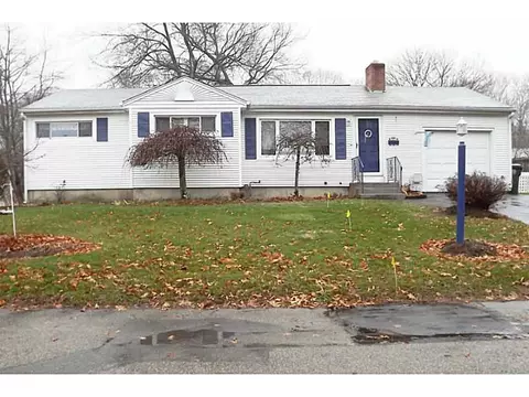 121 Torrington Dr, Warwick, RI 02886 photo 1
