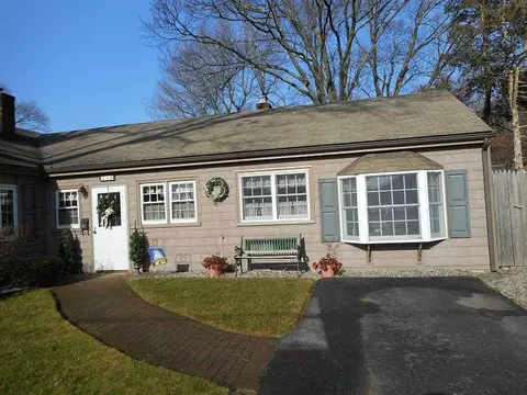 30 Aspinet Dr, Warwick, RI 02888 photo 3