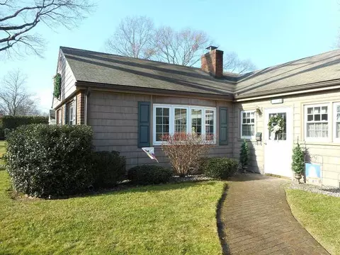 30 Aspinet Dr, Warwick, RI 02888 photo 4