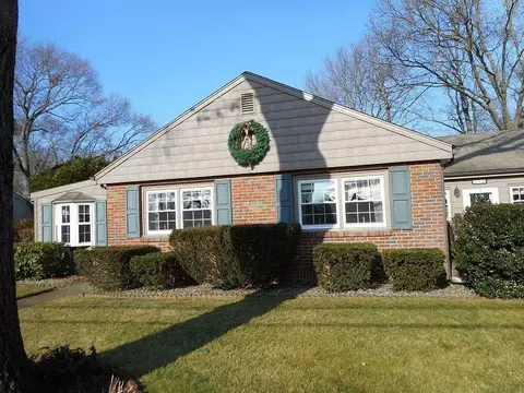 30 Aspinet Dr, Warwick, RI 02888 photo 1