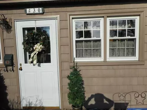 30 Aspinet Dr, Warwick, RI 02888 photo 2