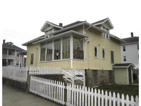 38 Winthrop St, Woonsocket, RI 02895 photo 2