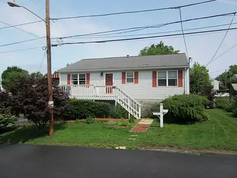113 Middle St, Riverside, RI 02915 photo 1