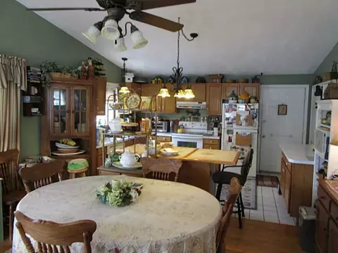 113 Middle St, Riverside, RI 02915 photo 3