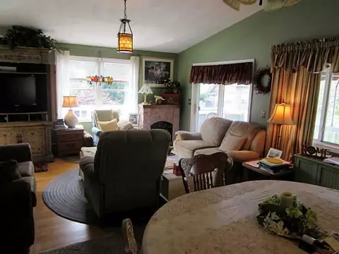 113 Middle St, Riverside, RI 02915 photo 4