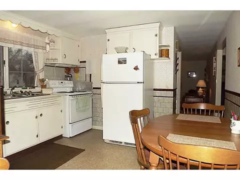 26 Yellowstone Ave, Warwick, RI 02888 photo 3