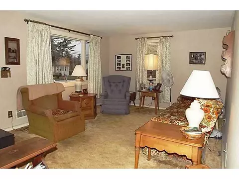 26 Yellowstone Ave, Warwick, RI 02888 photo 5