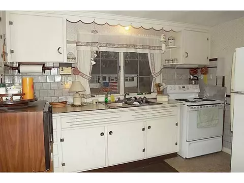 26 Yellowstone Ave, Warwick, RI 02888 photo 4