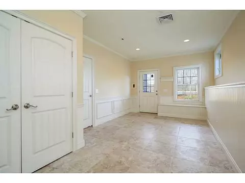 1153 Buttonwoods Ave, Warwick, RI 02886 photo 21