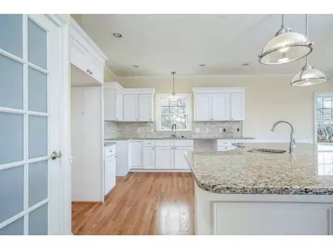 1153 Buttonwoods Ave, Warwick, RI 02886 photo 11