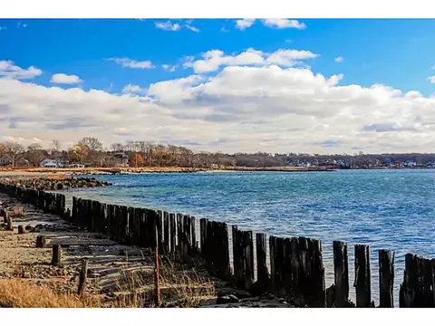 1153 Buttonwoods Ave, Warwick, RI 02886 photo 4