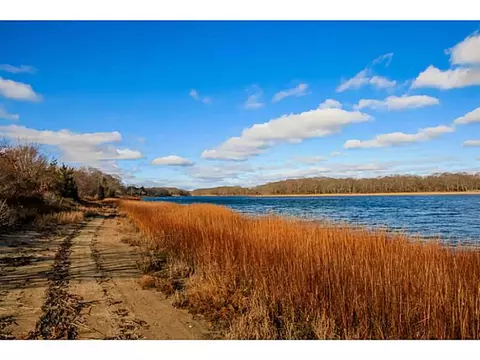 1153 Buttonwoods Ave, Warwick, RI 02886 photo 5