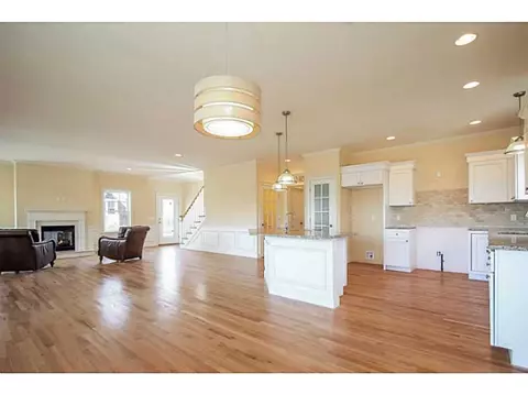 1153 Buttonwoods Ave, Warwick, RI 02886 photo 13