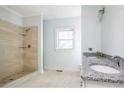 1153 Buttonwoods Ave, Warwick, RI 02886 photo 17