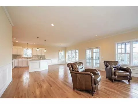 1153 Buttonwoods Ave, Warwick, RI 02886 photo 8