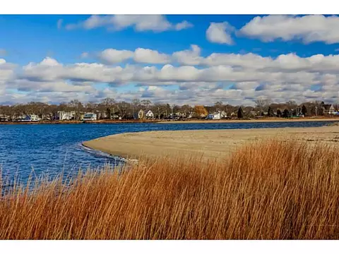 1153 Buttonwoods Ave, Warwick, RI 02886 photo 3