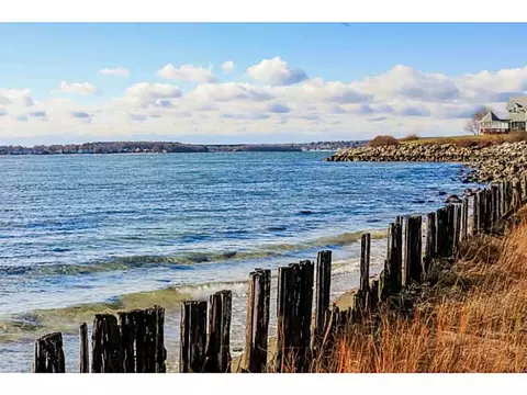 1153 Buttonwoods Ave, Warwick, RI 02886 photo 2