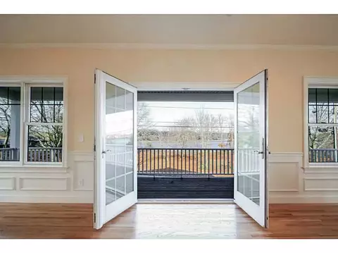 1153 Buttonwoods Ave, Warwick, RI 02886 photo 10