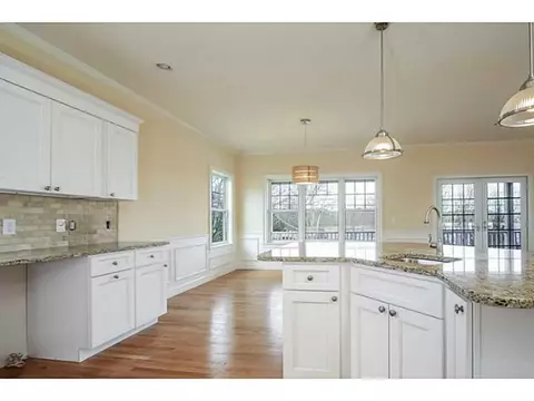 1153 Buttonwoods Ave, Warwick, RI 02886 photo 12