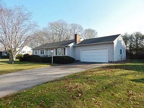 41 Hubbard St, Westerly, RI 02891 photo 1