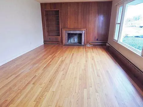 41 Hubbard St, Westerly, RI 02891 photo 3
