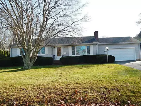 41 Hubbard St, Westerly, RI 02891 photo 2