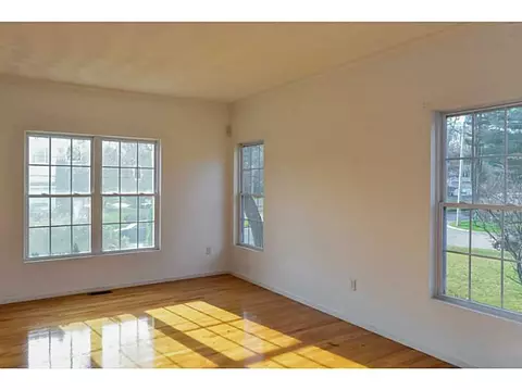 17 Ashbrook Dr, Cranston, RI 02921 photo 12
