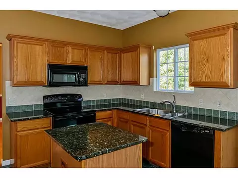 17 Ashbrook Dr, Cranston, RI 02921 photo 13