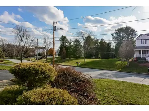 17 Ashbrook Dr, Cranston, RI 02921 photo 3