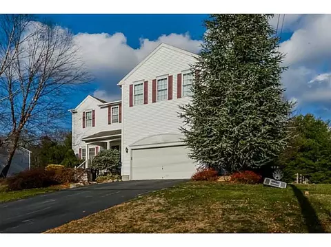 17 Ashbrook Dr, Cranston, RI 02921 photo 2