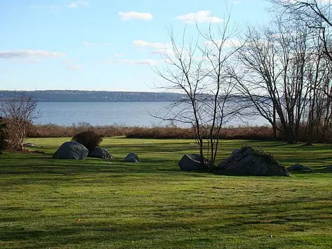 13 Stonegate Dr, Warren, RI 02885 photo 1