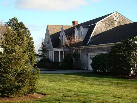 13 Stonegate Dr, Warren, RI 02885 photo 3