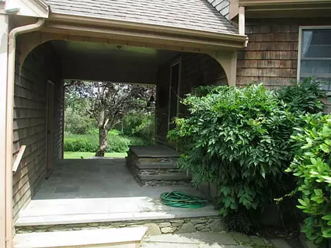 2 Porter Rd, Middletown, RI 02842 photo 3
