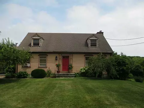 2 Porter Rd, Middletown, RI 02842 photo 1