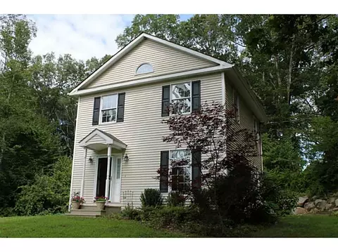 60 Springbrook Rd, Westerly, RI 02891 photo 2