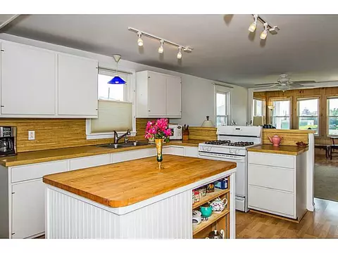 11 Benson Ave, Westerly, RI 02891 photo 3