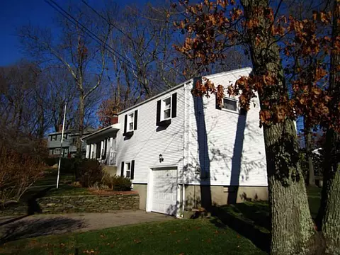 14 Tomahawk Ct, Warwick, RI 02886 photo 3