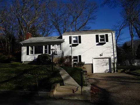 14 Tomahawk Ct, Warwick, RI 02886 photo 2