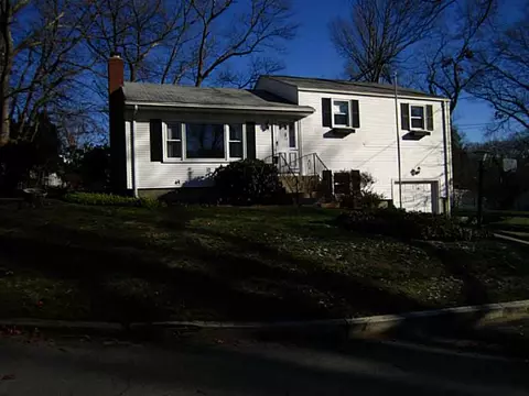 14 Tomahawk Ct, Warwick, RI 02886 photo 4
