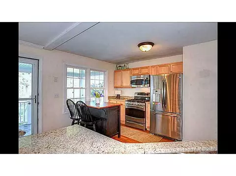 33 Tanner Ave, Warwick, RI 02886 photo 3