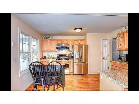 33 Tanner Ave, Warwick, RI 02886 photo 2