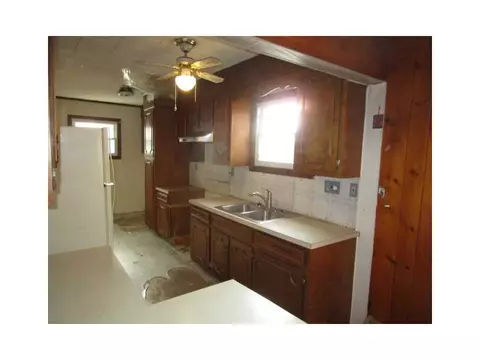 35 Manila Ave, Woonsocket, RI 02895 photo 6