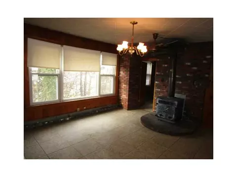 35 Manila Ave, Woonsocket, RI 02895 photo 5