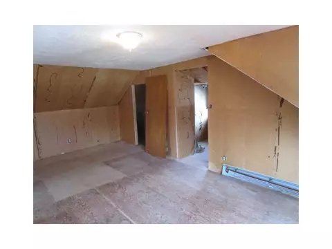 35 Manila Ave, Woonsocket, RI 02895 photo 10