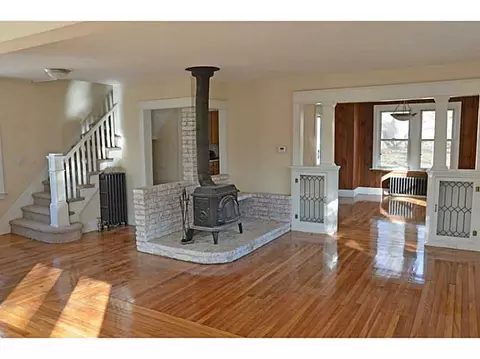 18 Camp St, Warwick, RI 02889 photo 4