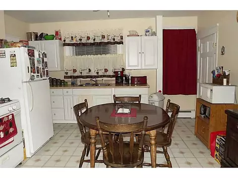 44 Hamilton St, Woonsocket, RI 02895 photo 2