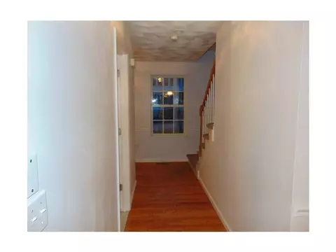 16 West St, Warwick, RI 02886 photo 8