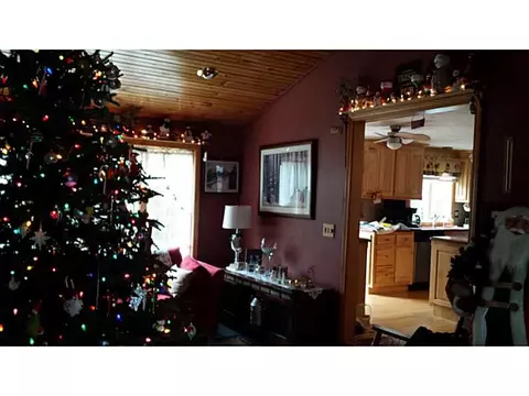 590 Maureen Cir, Mapleville, RI 02839 photo 7