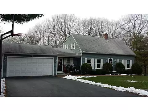 590 Maureen Cir, Mapleville, RI 02839 photo 2