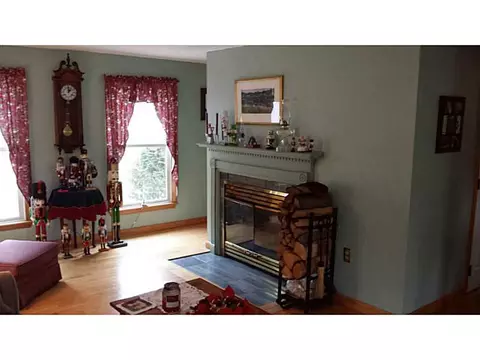 590 Maureen Cir, Mapleville, RI 02839 photo 11